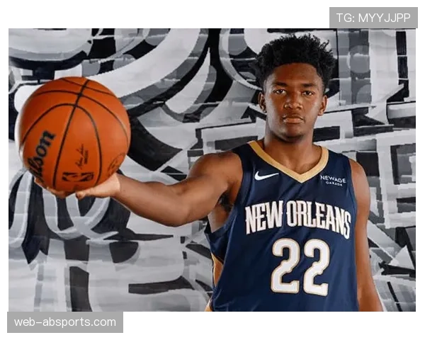 季前赛花絮：狂热队新秀在训练中上演精彩隔扣，引爆社交媒体